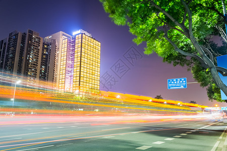 在广州中央商业区市公路上有灯光足迹图片
