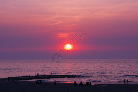 在海滩的日落席凡宁根荷兰图片