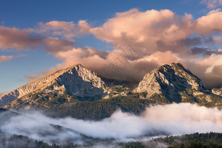 对黑山公园Durmitor山峰的观察图片