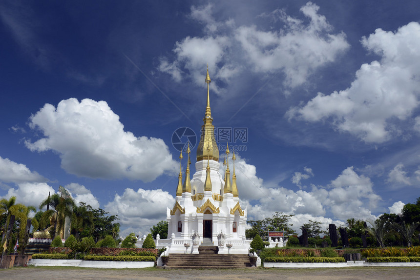 泰国东北部伊桑地区乌汶叻差他尼省的湄公河上湄公河上的KhongJiam寺WatThamKhuHa图片