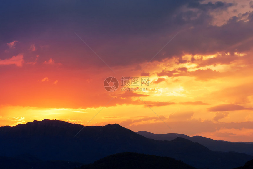 在山的日落风景图片