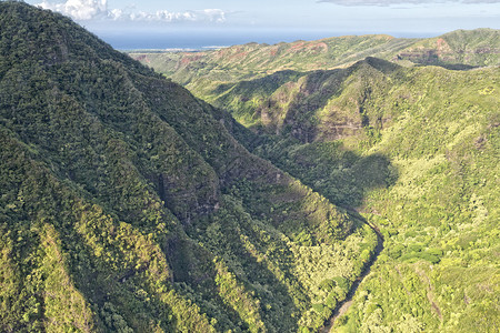 Kauaihawaii岛山和从直升机图片