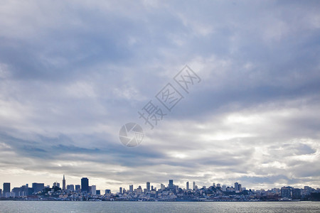 来自加利福尼亚州旧金山银岛的旧金山天际线图片