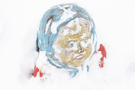 雪中的祖母图片