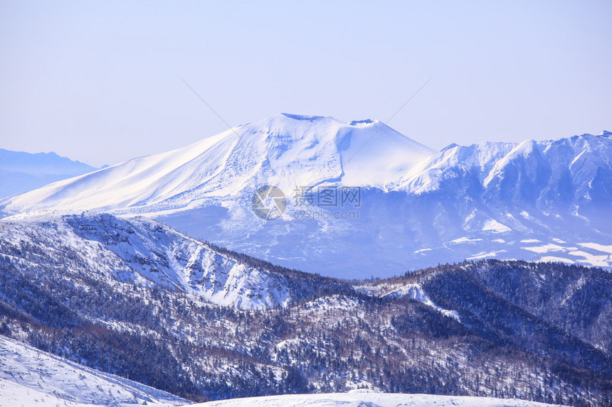 冬天的浅间山日本长野图片