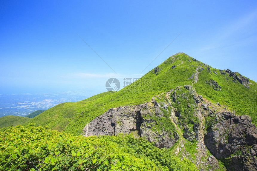 日本青森岩木山的夏天图片