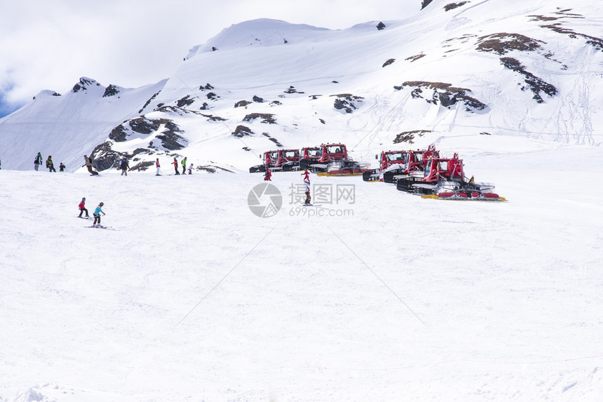 用于在奥地利KitzsteinhornKaprun滑雪胜地度假胜地山上滑坡图片