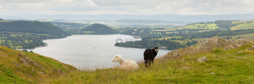 英国Cumbria湖区Ullswater湖风景高涨的乌勒斯沃特Ullls图片