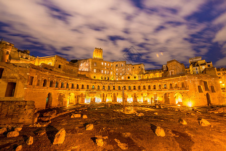 意大利罗马傍晚时分的罗马废墟图片