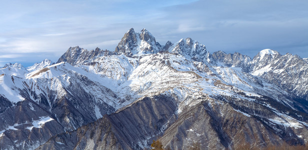 高加索山脉全景乌什巴山图片