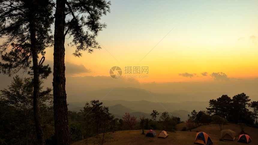 泰国清迈省怀南当公园自然背景山脉和天空的美丽景色时光图片