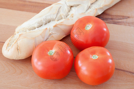 面包和西红柿面包图片