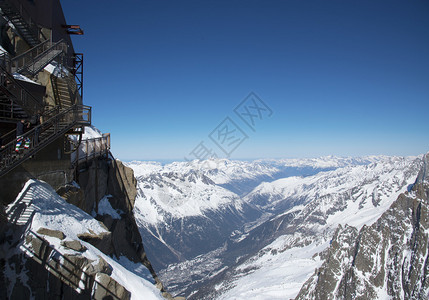 从法国阿尔卑斯山勃朗峰地块的南针峰图片