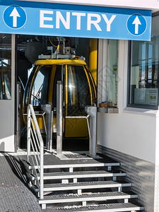 黄色缆车滑雪缆车入口图片