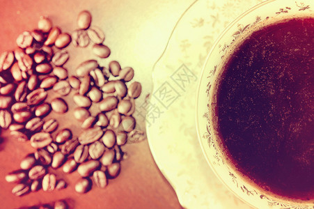咖啡豆和一杯热咖啡复古Instagram图图片