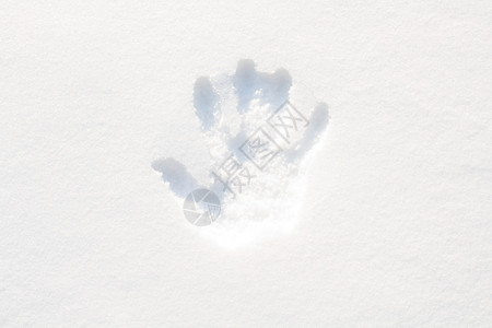 雪中手印背景图片