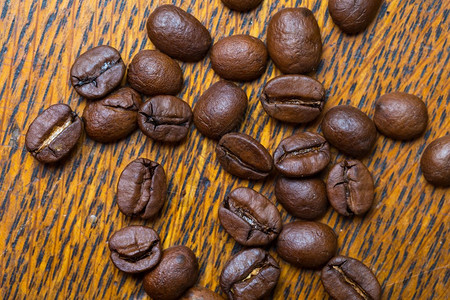 咖啡豆背景美丽的深咖啡豆在近距离拍摄背景图片
