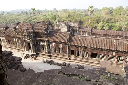 柬埔寨暹粒吴哥窟的画廊和森林图片