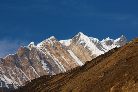 尼泊尔喜马拉雅山的安纳普尔纳南峰从安纳普尔纳大本营看去图片