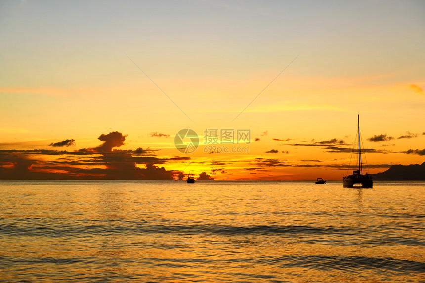 塞舌尔海滩美丽的夕阳图片