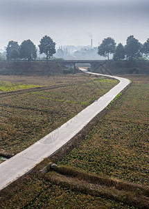 宽阔空旷的公路图片