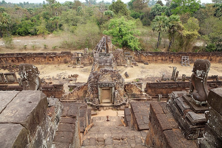 Rup寺庙废墟和森林吴哥暹粒柬埔寨背景图片