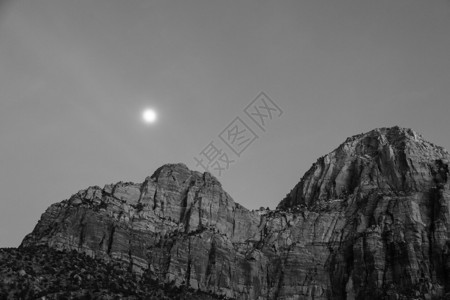 乌托邦锡安公园ZionNationalPark山顶上产生柔软的光芒图片