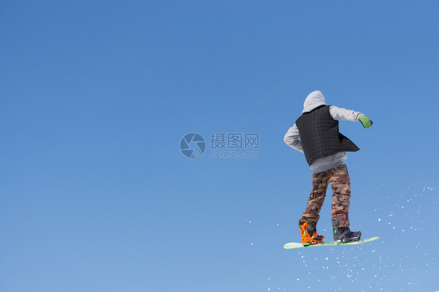 公园的滑雪者图片