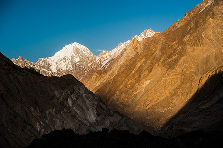 巴基斯坦北部山峰上日出北巴基斯坦图片