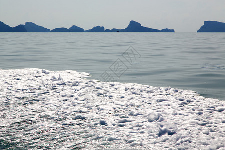 咸海和南中华海中的黄雀泡沫太阳光束图片