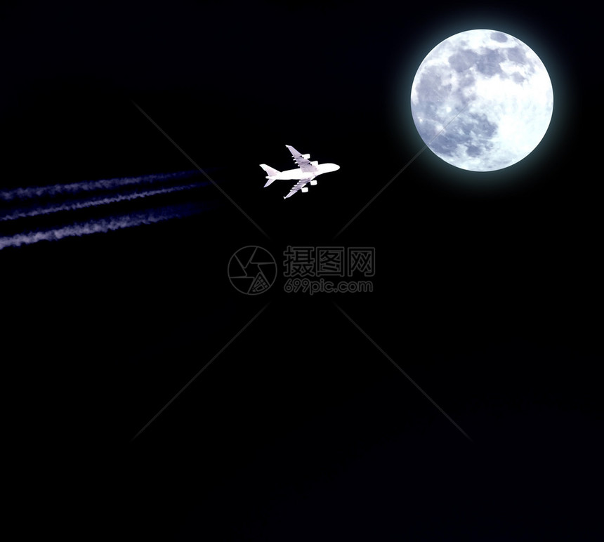 飞机在晚上向月亮方向飞行图片