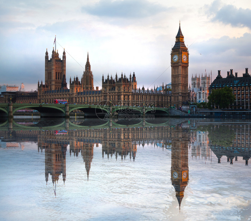 伦敦日落大本钟和议会大厦图片