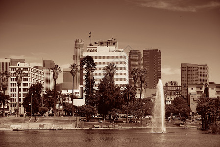 洛杉矶市区的景色从公园与城市建图片
