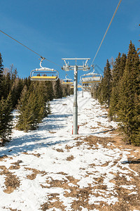 高山滑雪缆车索道图片
