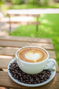 咖啡豆拿铁艺术咖啡图片