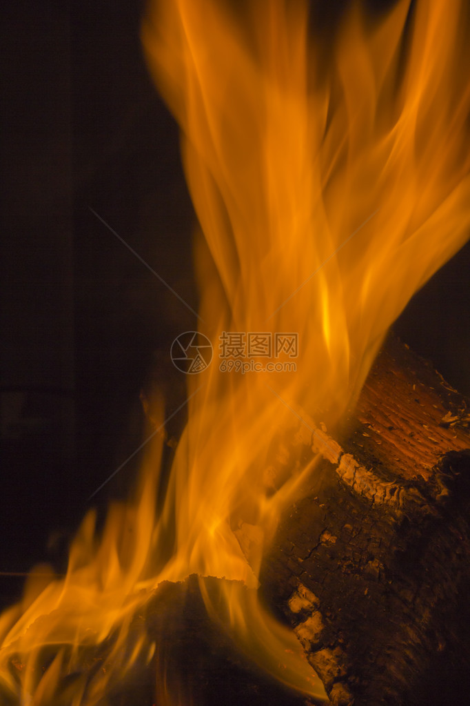 营地外消防火坑燃烧炉图片