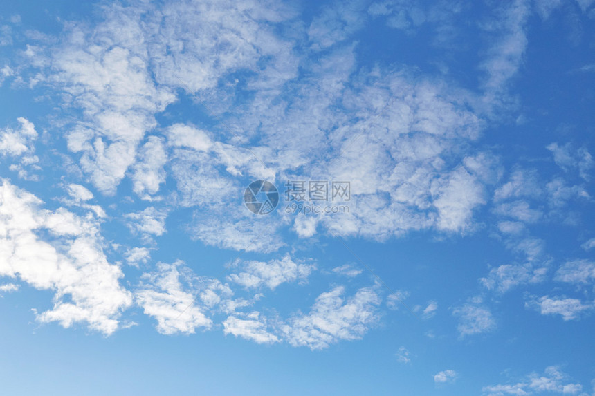 美丽的蓝天背景与白云图片