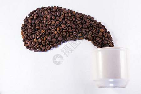 咖啡豆的阿罗马形状从一个装有复制空间图片