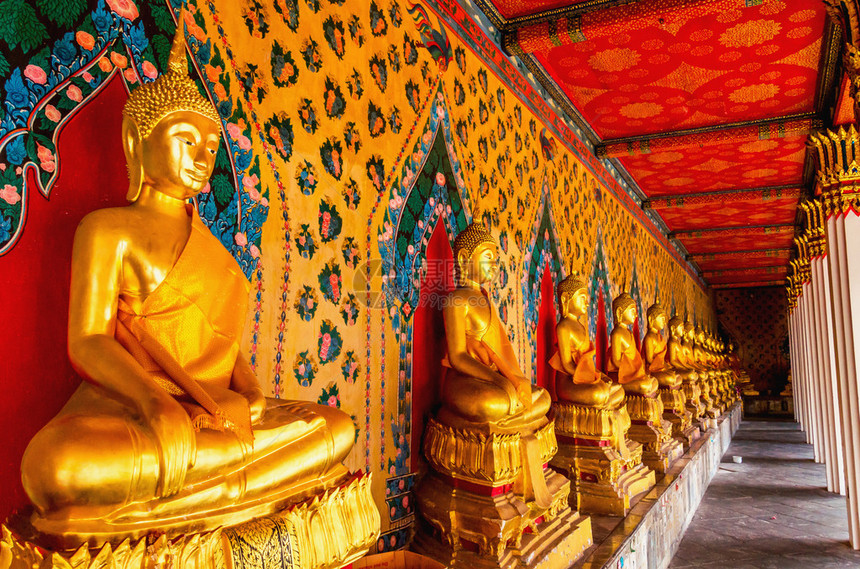 在曼谷寺金佛像图片