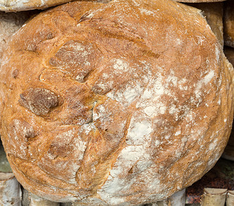 传统烤制的乡村面包图片