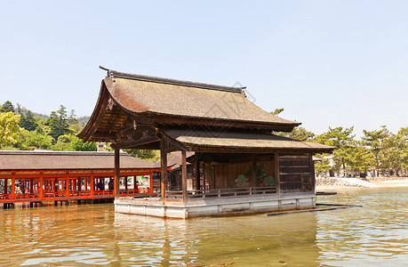 日本宫岛严神社的能剧图片