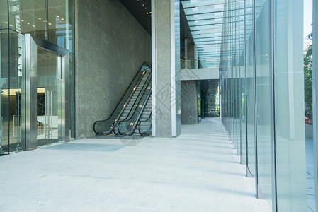 现代建筑中的自动扶梯图片