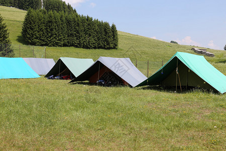 山中童子军的营房山上图片