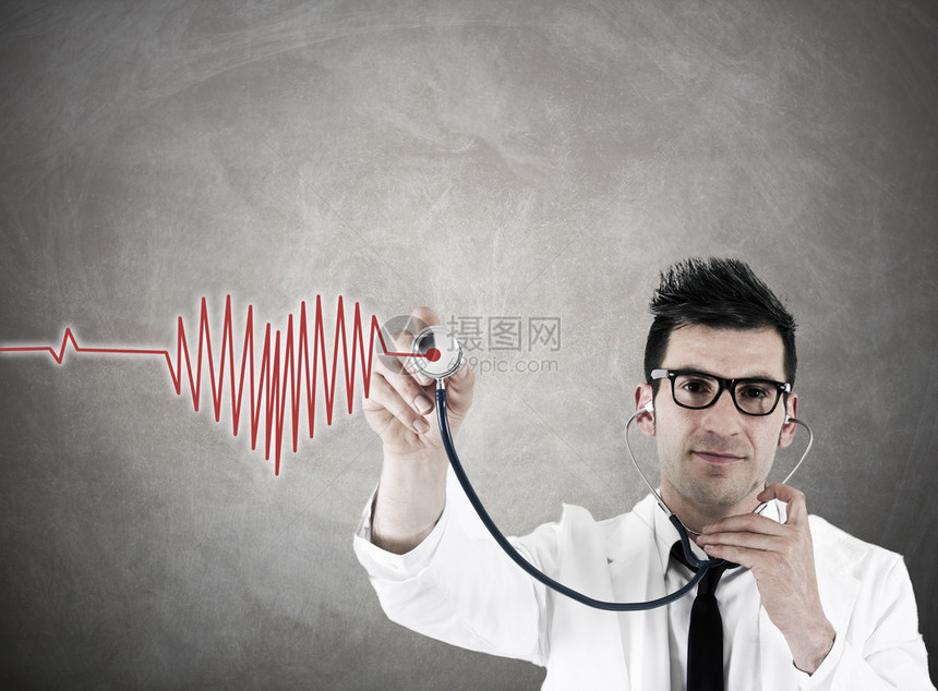 有听诊器和心脏的医生图片