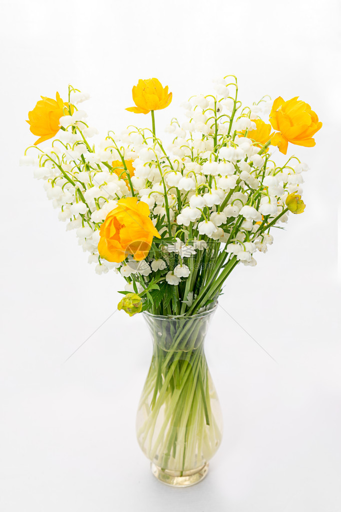 花朵的花束和山谷的百花在一个透明的花图片