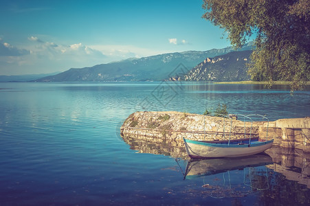 马其顿的奥赫里德湖和小船复图片