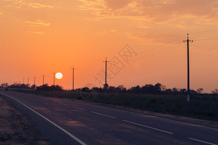 日出在路上图片