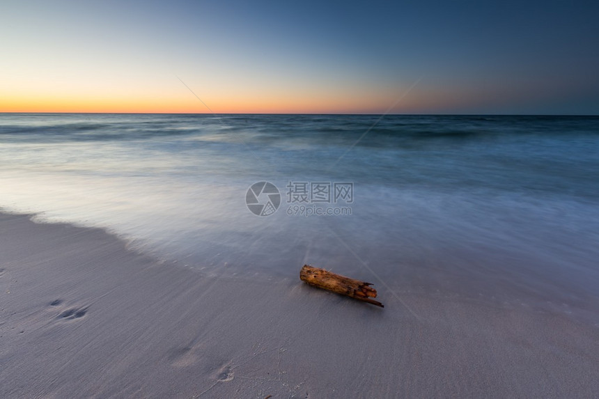 美丽的波罗的海滩日落美丽的海景和天图片