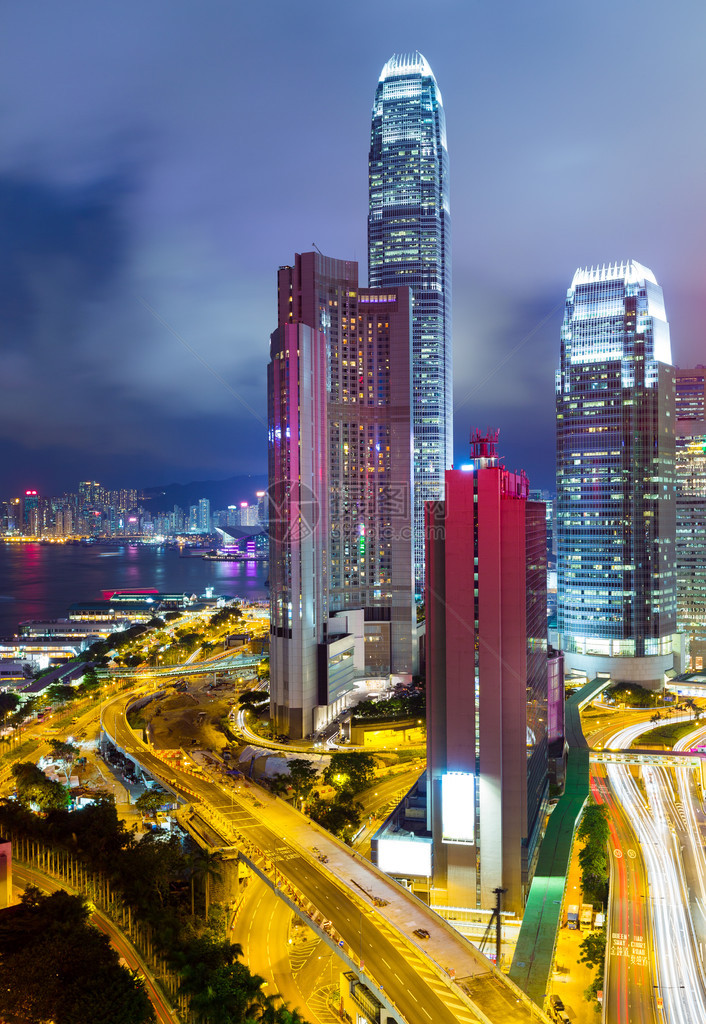 夜间香港现代办公楼图片