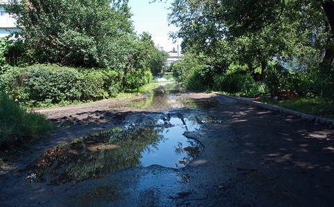夏季道路被水淹没图片